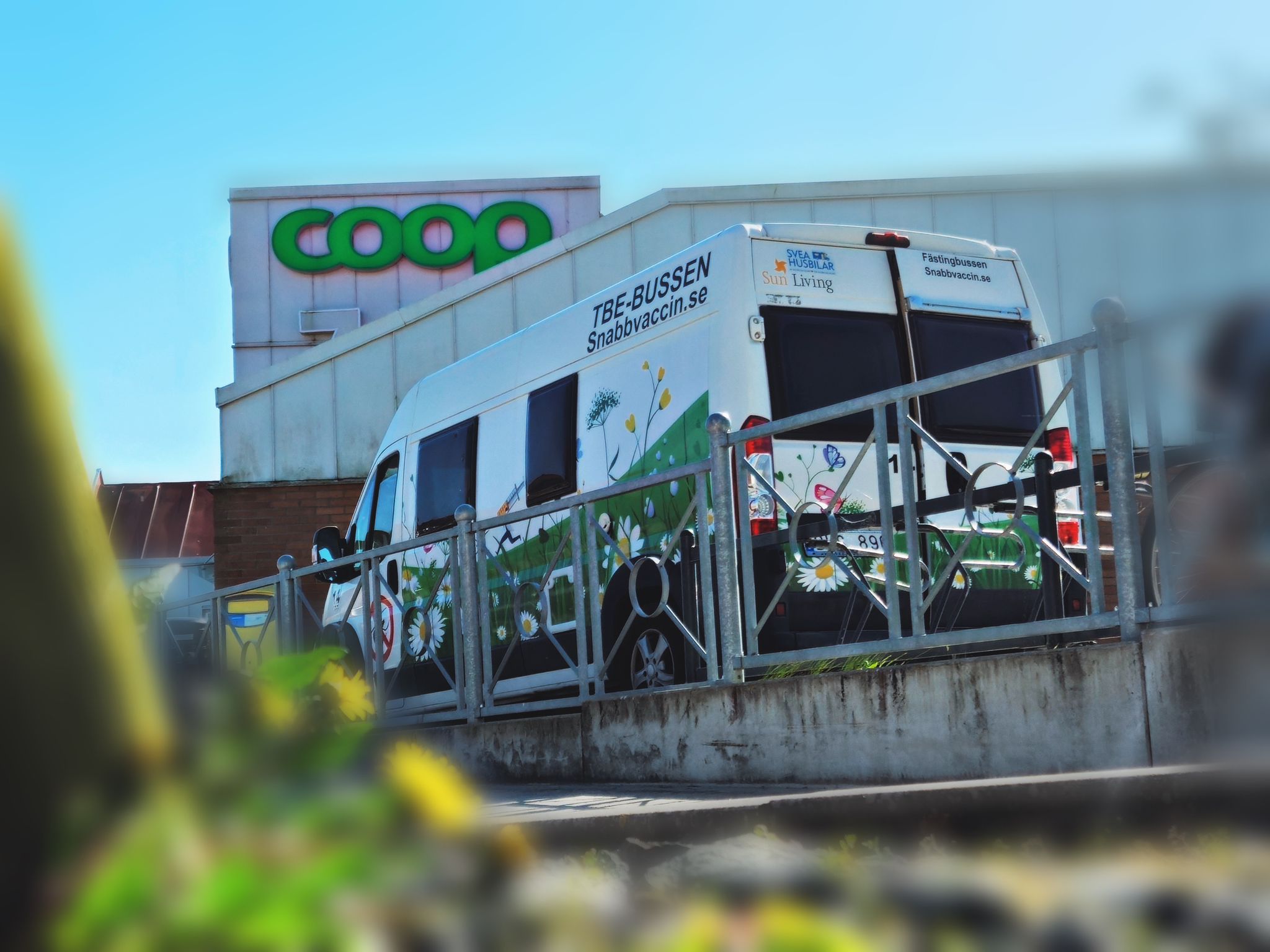 Bus Banner
